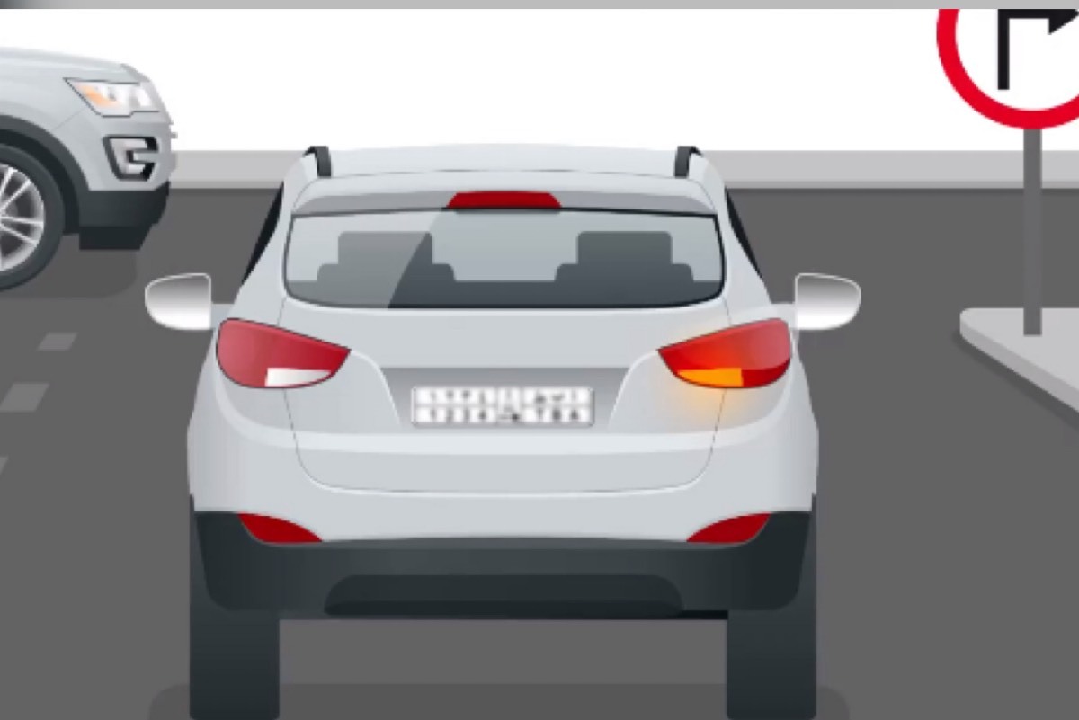 “المرور” يحذر: 300 ريال غرامة عدم استخدام إشارة الالتفاف قبل تغيير المسار