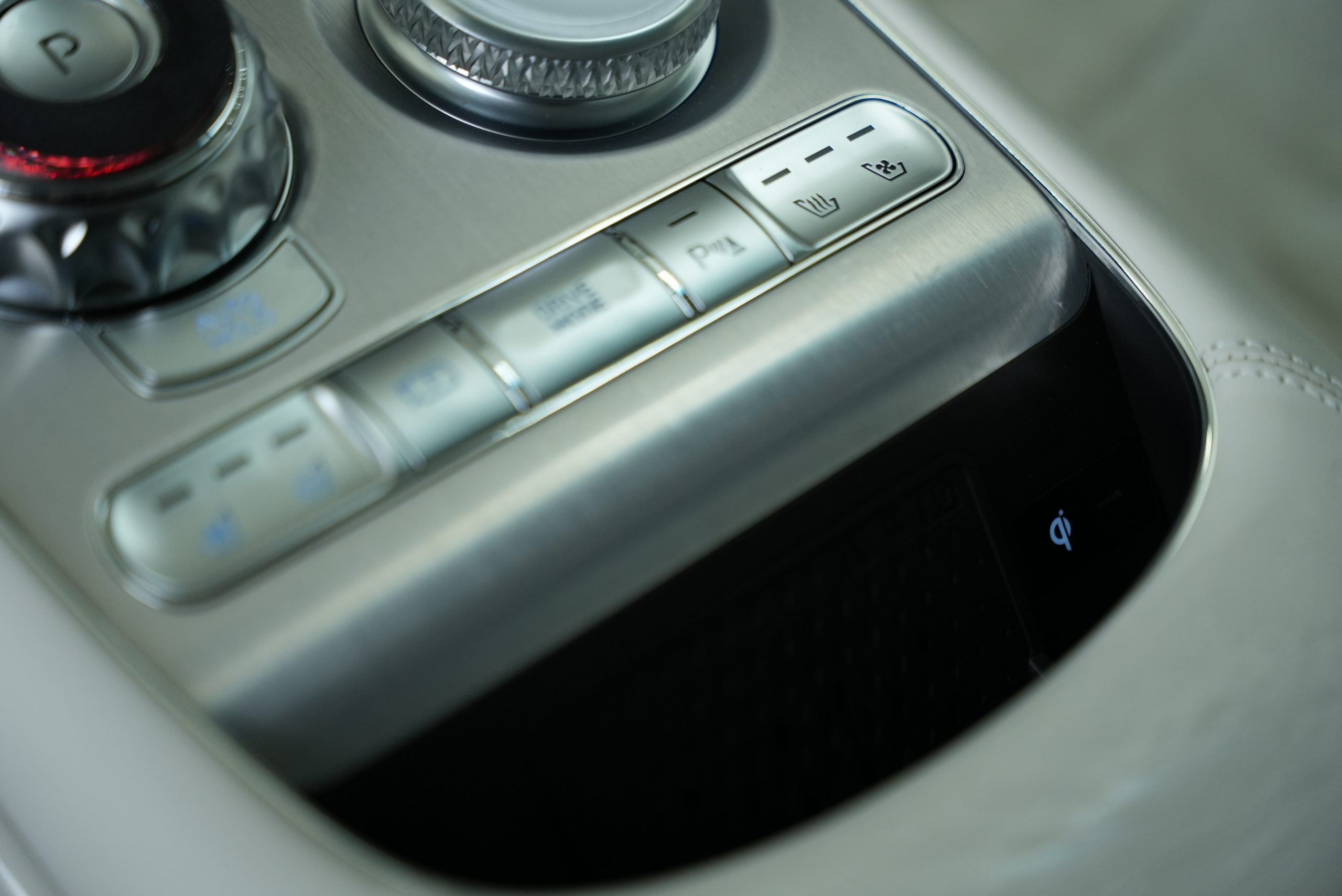 جينيسيس G90 2024 الجديدة بجميع الفئات والاسعار المتوفرة وابرز العيوب والمميزات جينيسيس G90 2024 الجديدة بجميع الفئات والاسعار المتوفرة وابرز العيوب والمميزات 64