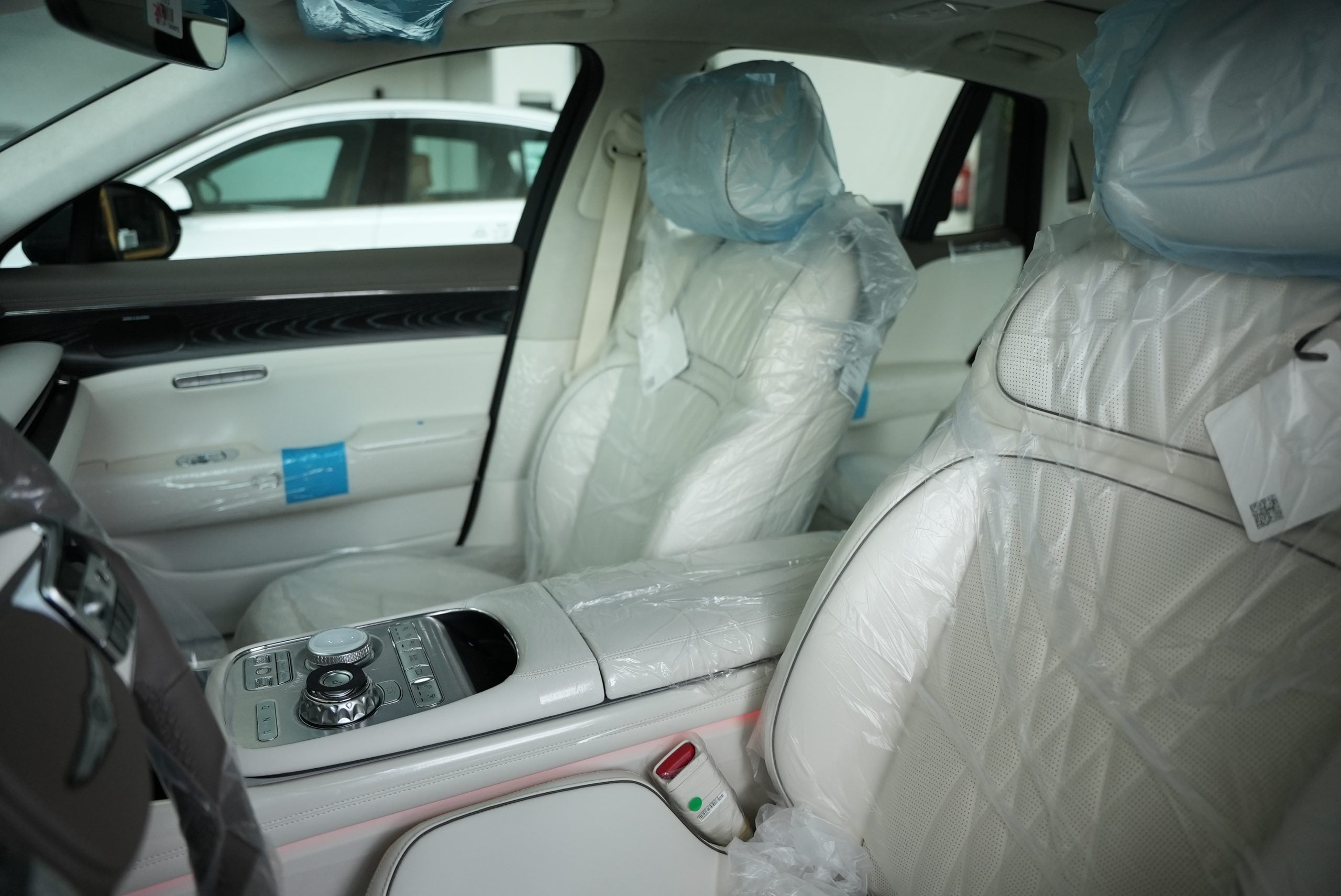 جينيسيس G90 2024 الجديدة بجميع الفئات والاسعار المتوفرة وابرز العيوب والمميزات جينيسيس G90 2024 الجديدة بجميع الفئات والاسعار المتوفرة وابرز العيوب والمميزات 13