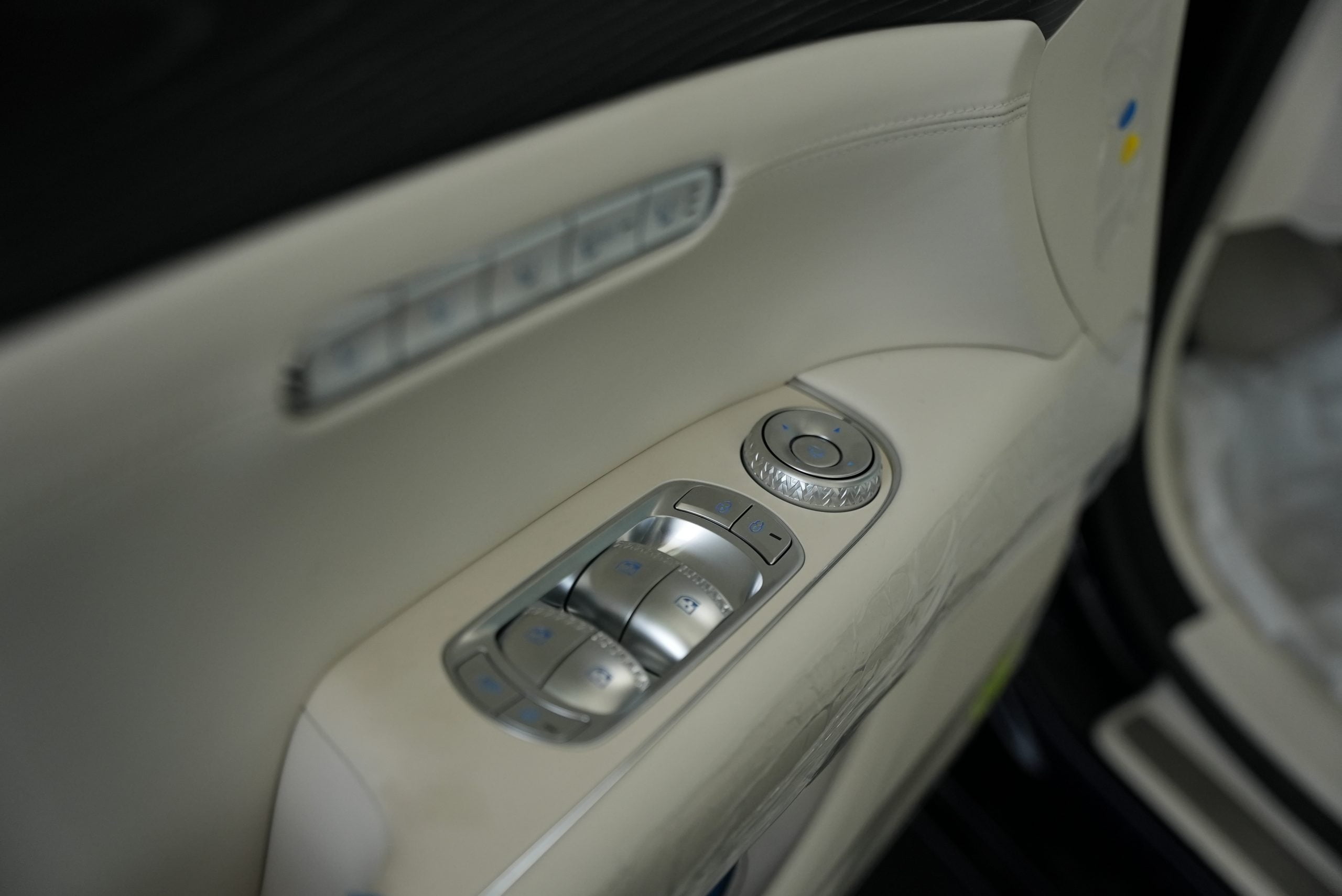 جينيسيس G90 2024 الجديدة بجميع الفئات والاسعار المتوفرة وابرز العيوب والمميزات جينيسيس G90 2024 الجديدة بجميع الفئات والاسعار المتوفرة وابرز العيوب والمميزات 51