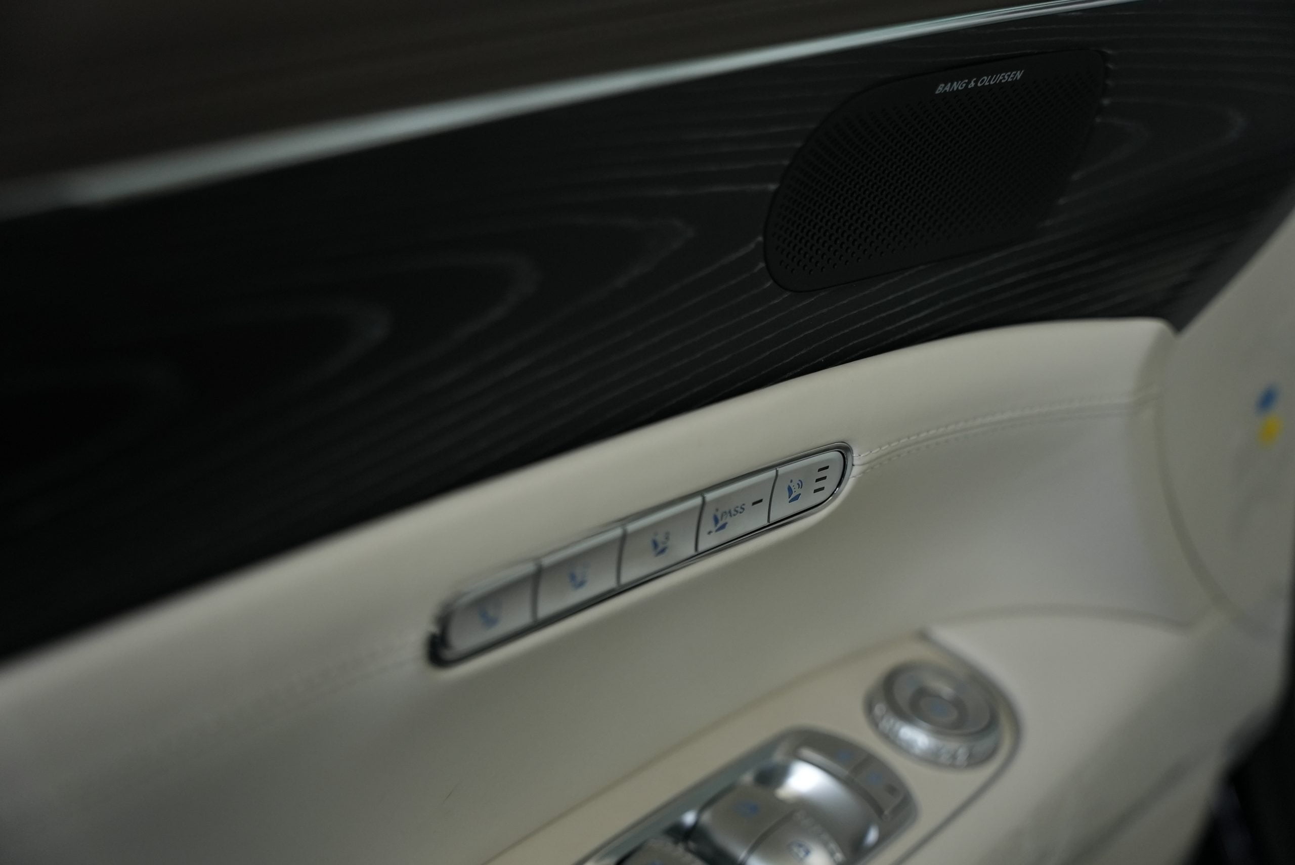 جينيسيس G90 2024 الجديدة بجميع الفئات والاسعار المتوفرة وابرز العيوب والمميزات جينيسيس G90 2024 الجديدة بجميع الفئات والاسعار المتوفرة وابرز العيوب والمميزات 57