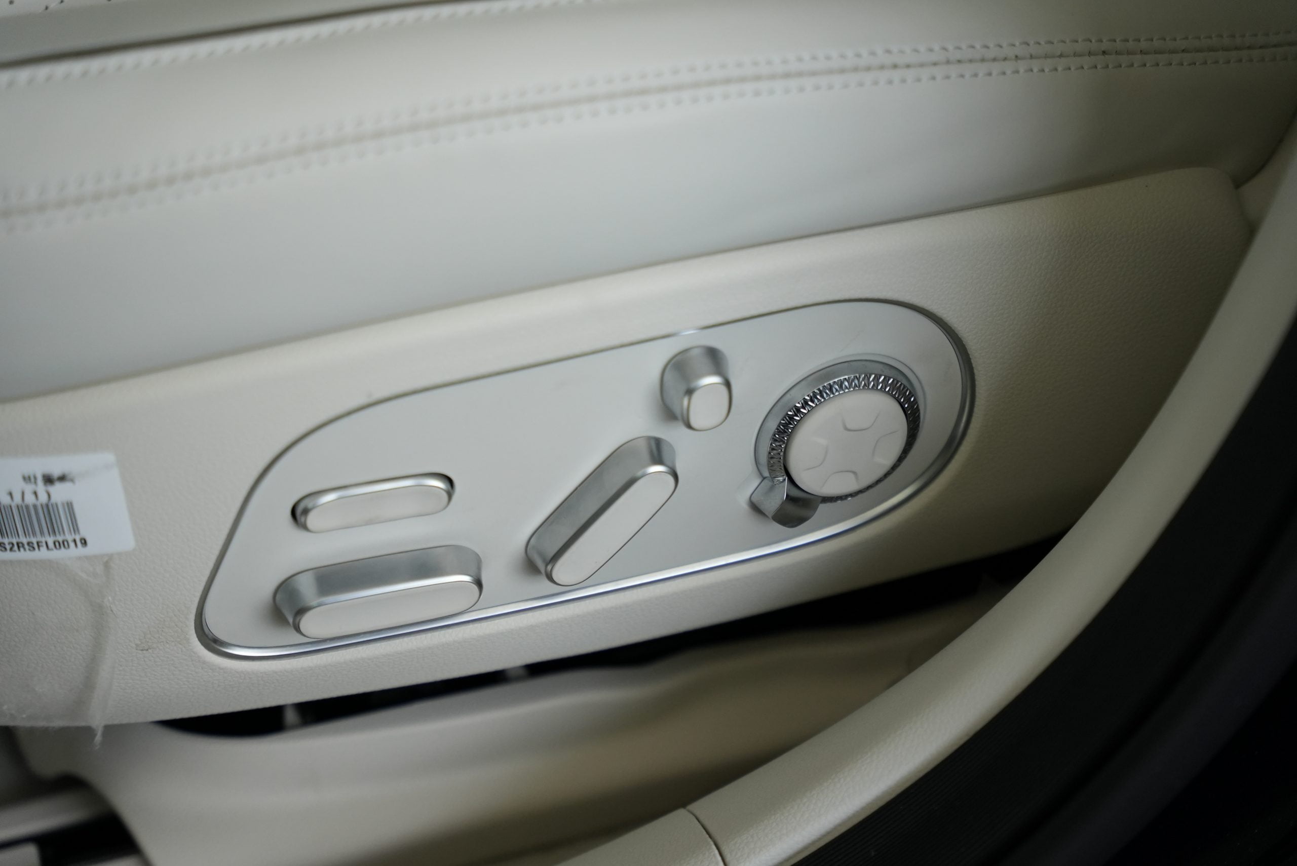 جينيسيس G90 2024 الجديدة بجميع الفئات والاسعار المتوفرة وابرز العيوب والمميزات جينيسيس G90 2024 الجديدة بجميع الفئات والاسعار المتوفرة وابرز العيوب والمميزات 15