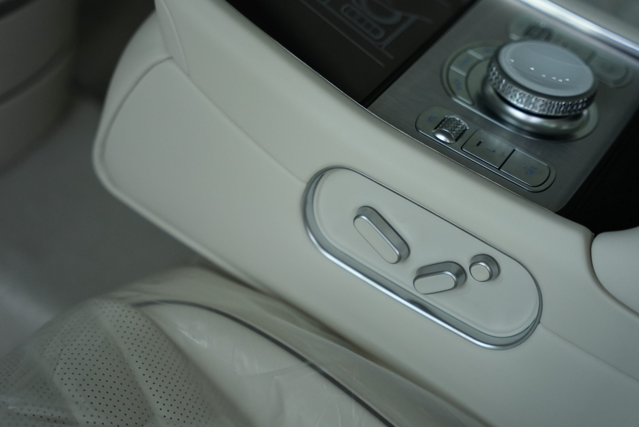 جينيسيس G90 2024 الجديدة بجميع الفئات والاسعار المتوفرة وابرز العيوب والمميزات جينيسيس G90 2024 الجديدة بجميع الفئات والاسعار المتوفرة وابرز العيوب والمميزات 55