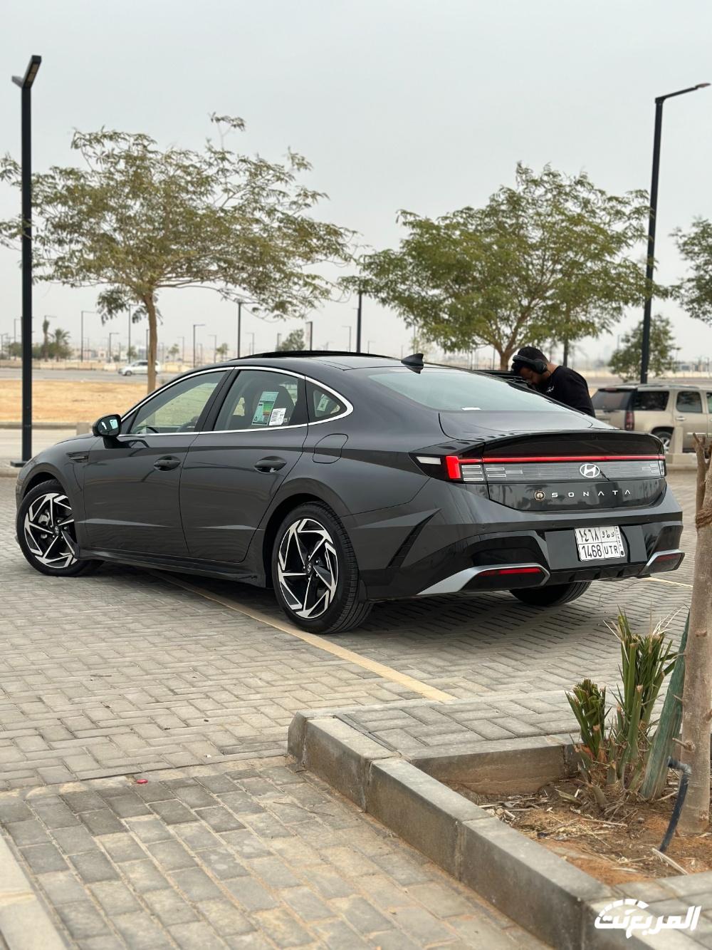 تجربة هيونداي سوناتا 2024..“مراجعة شاملة مع مواصفات المحرك والتجهيزات والأسعار” في السعودية تجربة هيونداي سوناتا 2024..“مراجعة شاملة مع مواصفات المحرك والتجهيزات والأسعار” في السعودية 4