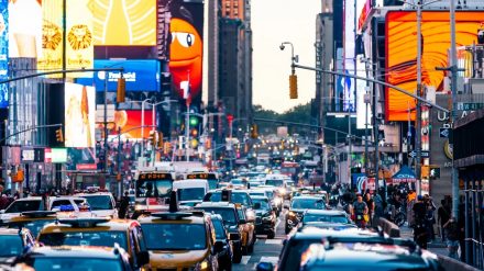 مدينة نيويورك ستطبق رسوم تصل إلى 36 دولار على المركبات في بعض مناطق المدينة لتخفيف الزحام