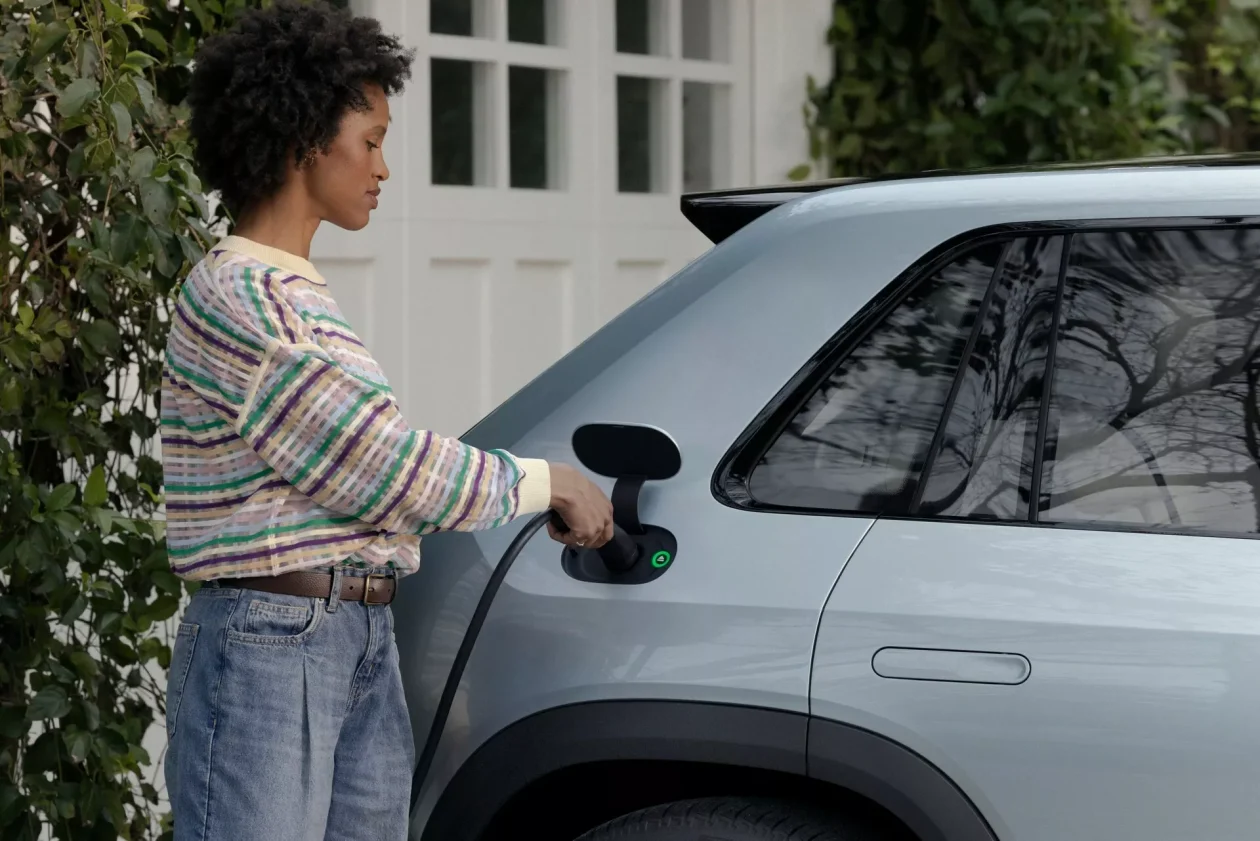 ريفيان الأمريكية تكشف عن أصغر سيارة كهربائية لها باسم R3 وهذه أهم المواصفات ريفيان الأمريكية تكشف عن أصغر سيارة كهربائية لها باسم R3 وهذه أهم المواصفات 6