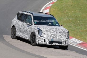 كيا EV9 GT الرياضية الجديدة تظهر لأول مرة أثناء اختبارها في مضمار نوربورغرينغ الألماني بقوة تقترب من 600 حصان كيا EV9 GT الرياضية الجديدة تظهر لأول مرة أثناء اختبارها في مضمار نوربورغرينغ الألماني بقوة تقترب من 600 حصان 3