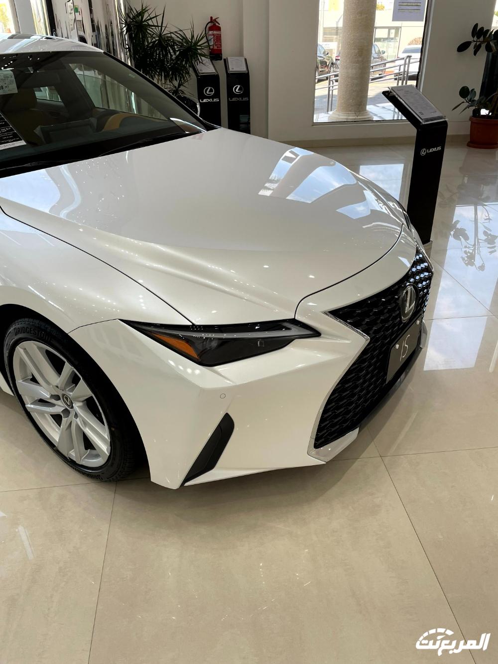لكزس-is-2024-3