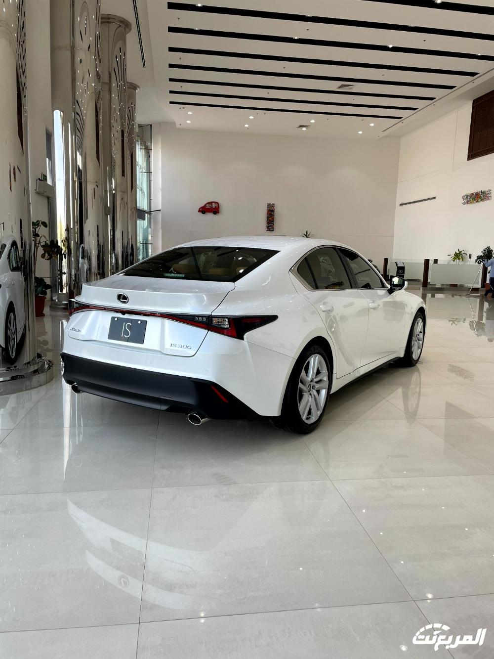 لكزس-is-2024-8