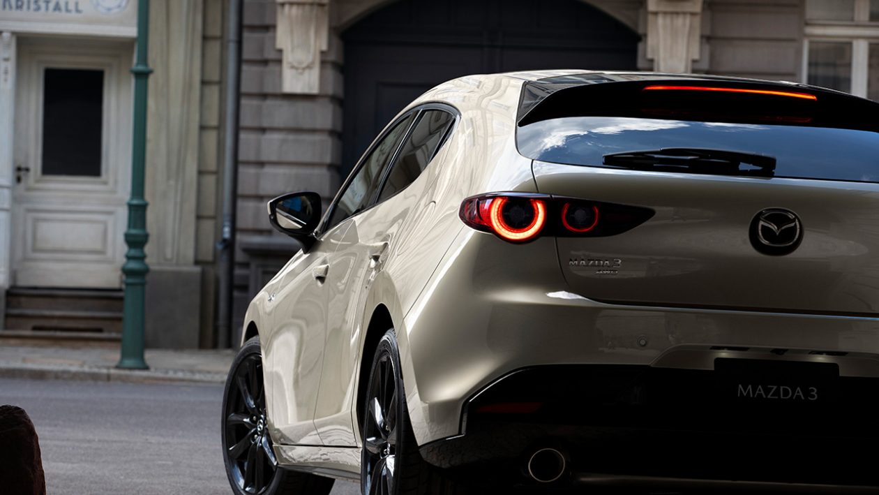 مازدا 3 هاتشباك 2024 الجديدة بجميع الفئات والاسعار المتوفرة وابرز العيوب والمميزات مازدا 3 هاتشباك 2024 10