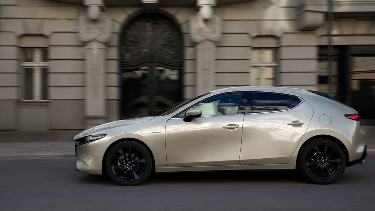 مازدا 3 هاتشباك 2024 الجديدة بجميع الفئات والاسعار المتوفرة وابرز العيوب والمميزات مازدا 3 هاتشباك 2024 14