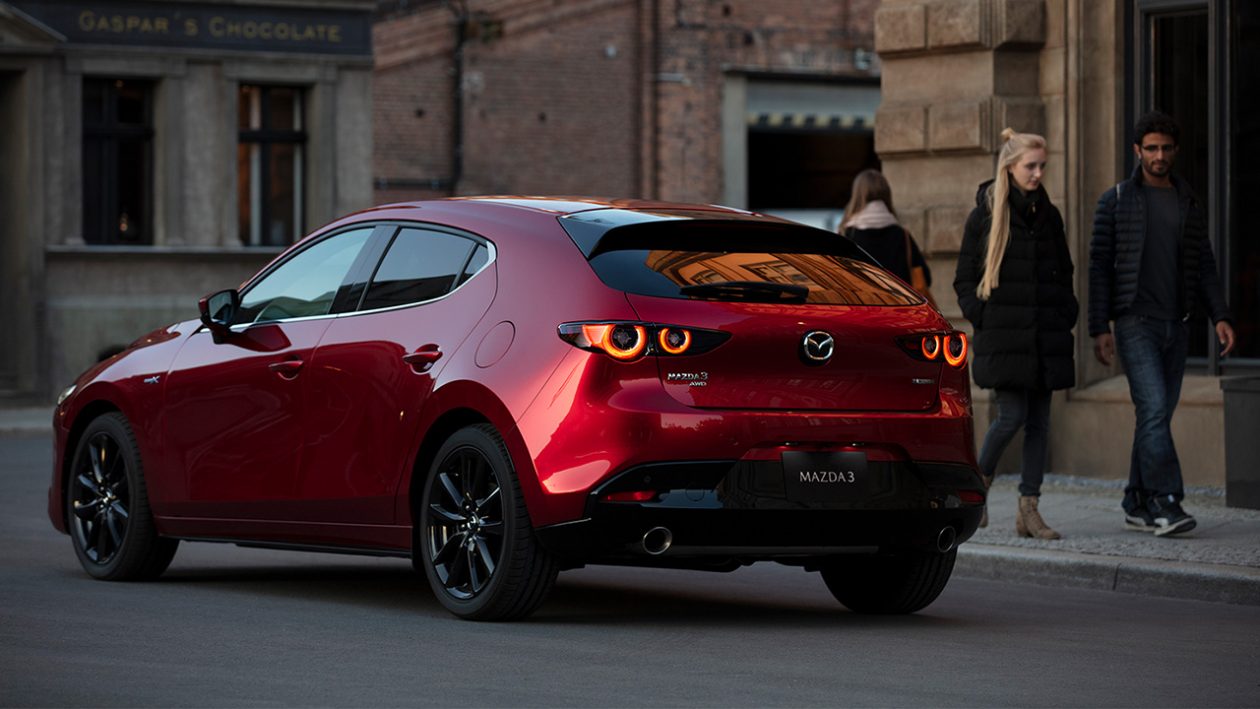 مازدا 3 هاتشباك 2024 الجديدة بجميع الفئات والاسعار المتوفرة وابرز العيوب والمميزات مازدا 3 هاتشباك 2024 20