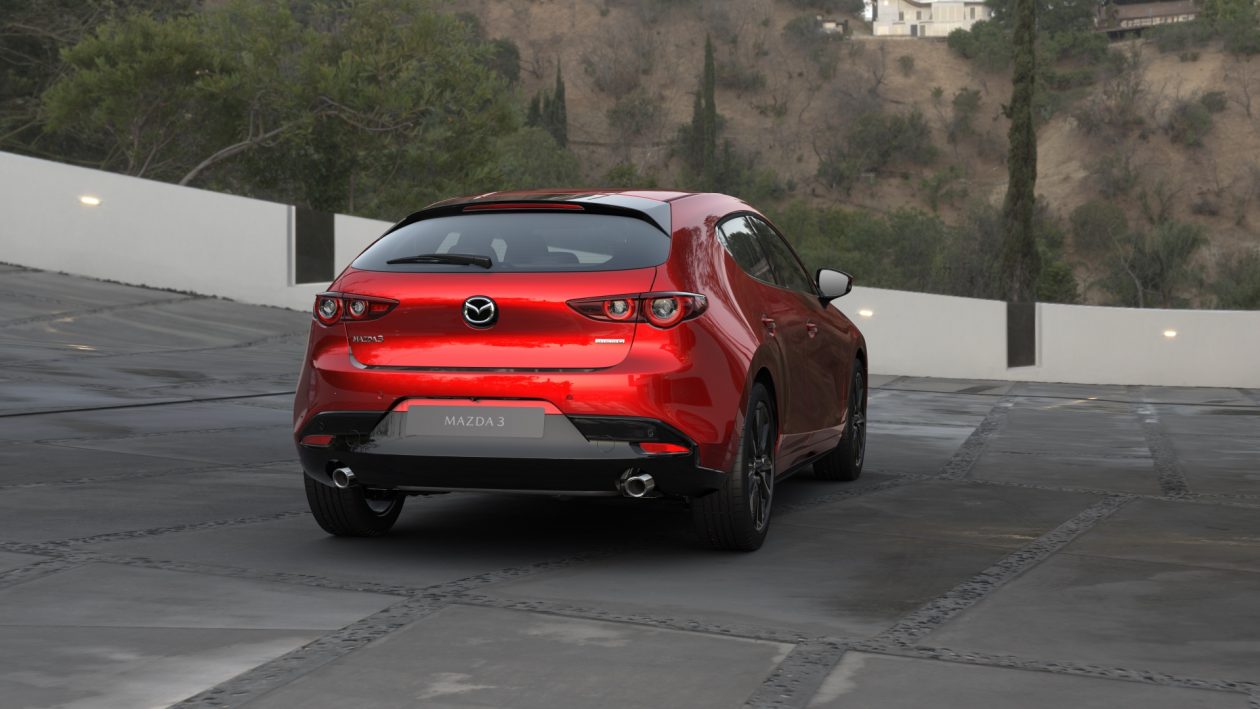 مازدا 3 هاتشباك 2024 الجديدة بجميع الفئات والاسعار المتوفرة وابرز العيوب والمميزات مازدا 3 هاتشباك 2024 34