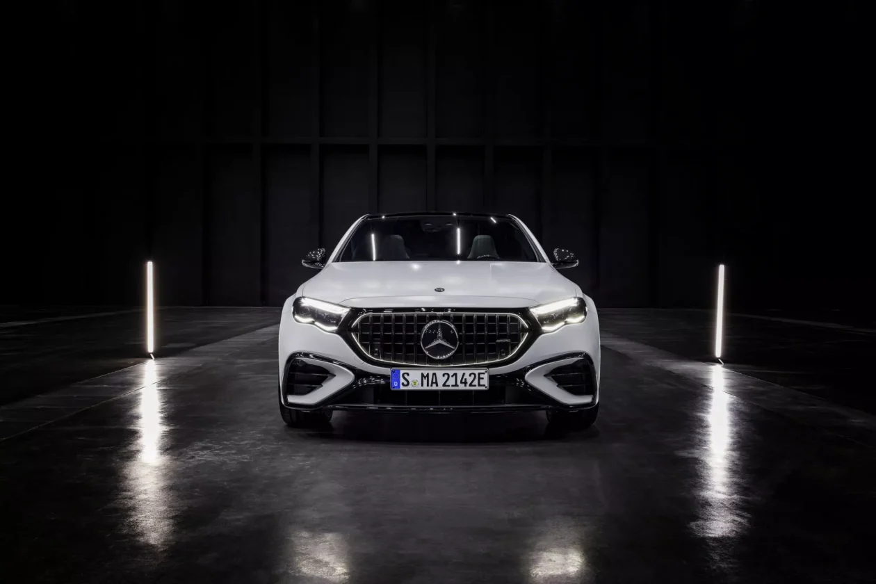 مرسيدس E-Class تحصل على فئة AMG E53 هايبرد الجديدة بقوة 612 حصان مرسيدس E-Class تحصل على فئة AMG E53 هايبرد الجديدة بقوة 612 حصان 9