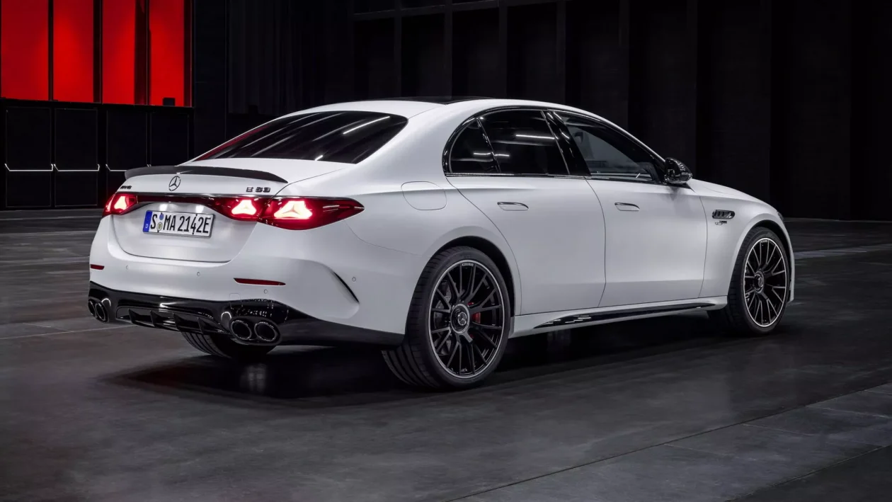 مرسيدس E-Class تحصل على فئة AMG E53 هايبرد الجديدة بقوة 612 حصان مرسيدس E-Class تحصل على فئة AMG E53 هايبرد الجديدة بقوة 612 حصان 10