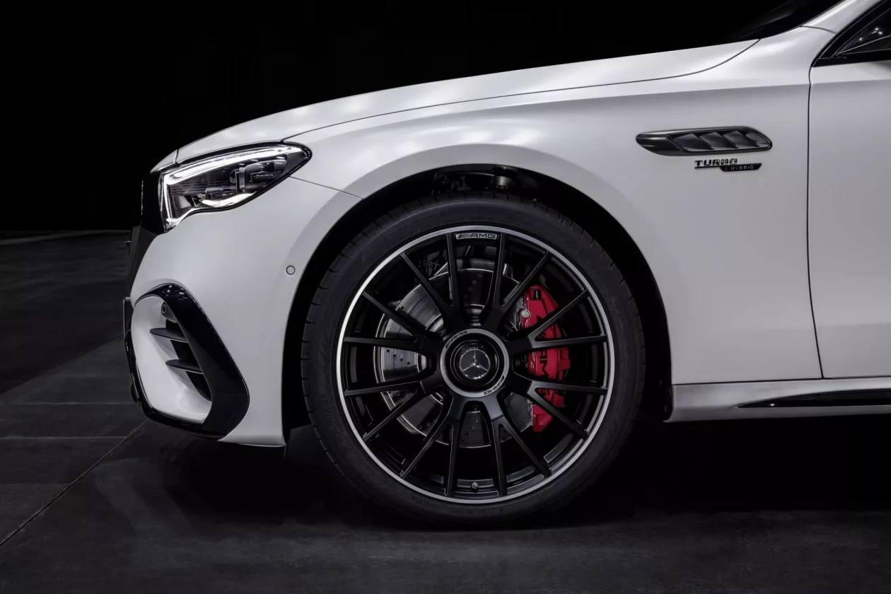 مرسيدس E-Class تحصل على فئة AMG E53 هايبرد الجديدة بقوة 612 حصان مرسيدس E-Class تحصل على فئة AMG E53 هايبرد الجديدة بقوة 612 حصان 11