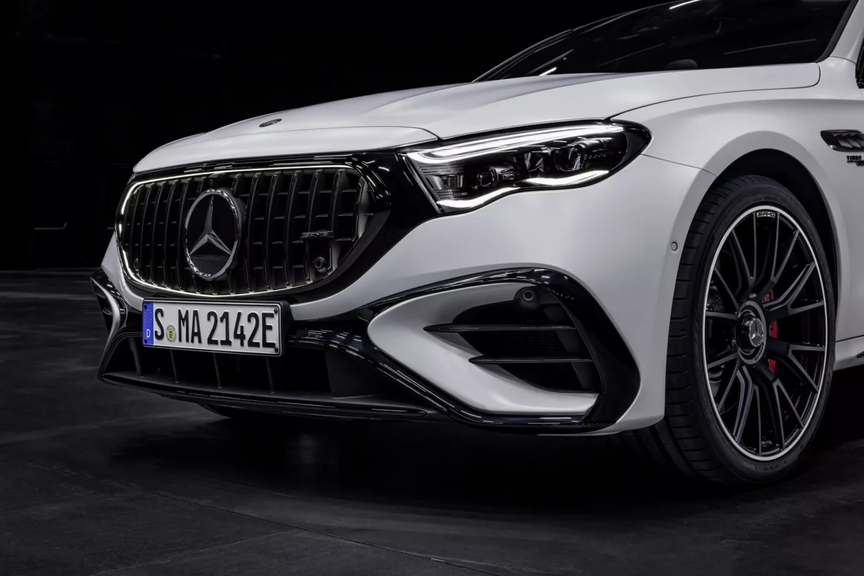 مرسيدس E-Class تحصل على فئة AMG E53 هايبرد الجديدة بقوة 612 حصان مرسيدس E-Class تحصل على فئة AMG E53 هايبرد الجديدة بقوة 612 حصان 12