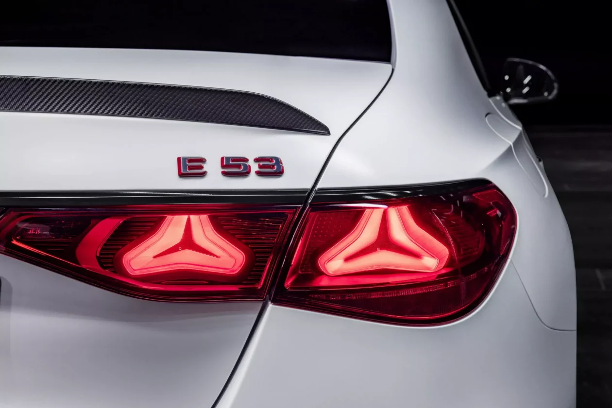 مرسيدس E-Class تحصل على فئة AMG E53 هايبرد الجديدة بقوة 612 حصان مرسيدس E-Class تحصل على فئة AMG E53 هايبرد الجديدة بقوة 612 حصان 13
