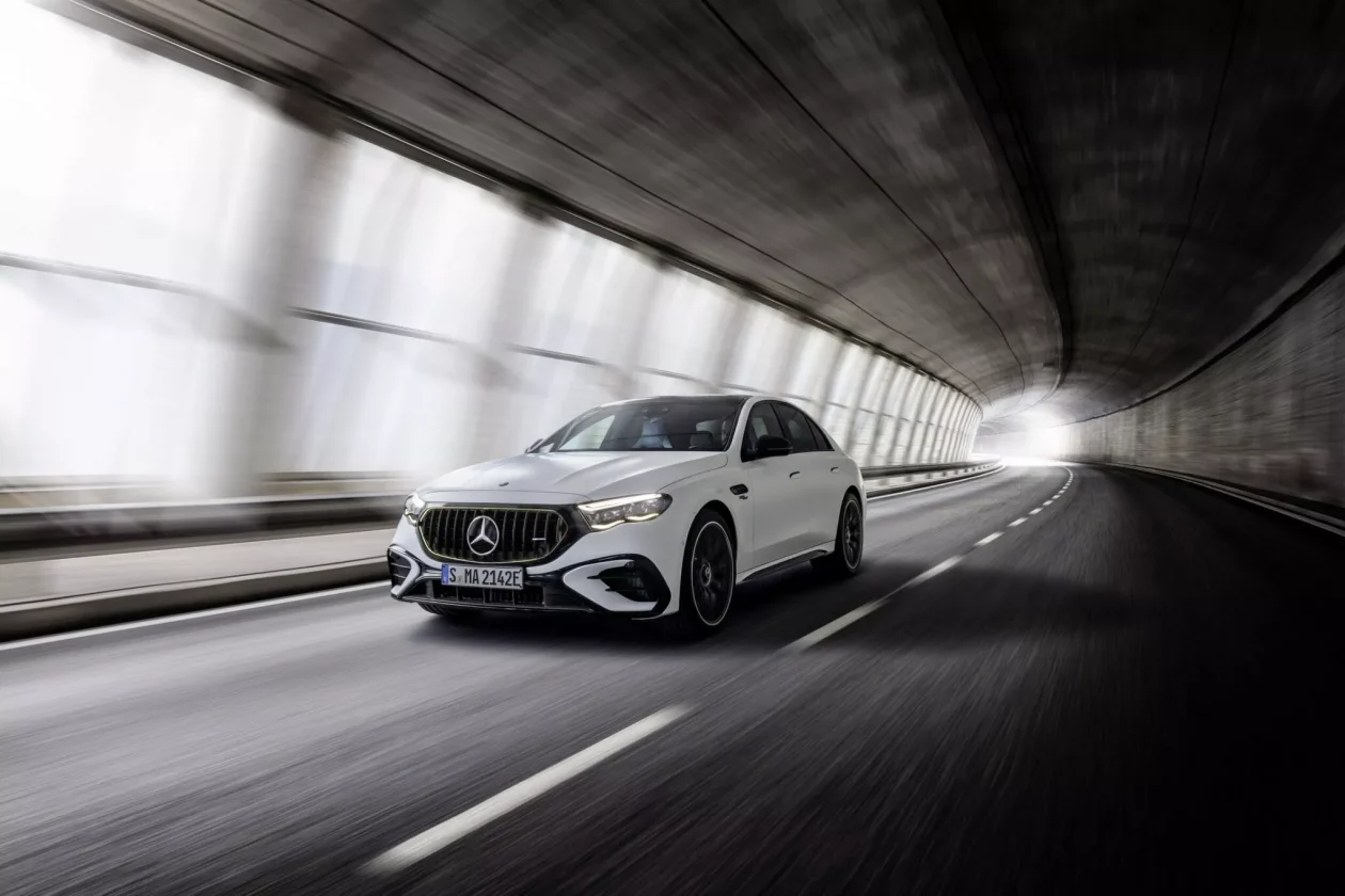 مرسيدس E-Class تحصل على فئة AMG E53 هايبرد الجديدة بقوة 612 حصان مرسيدس E-Class تحصل على فئة AMG E53 هايبرد الجديدة بقوة 612 حصان 4
