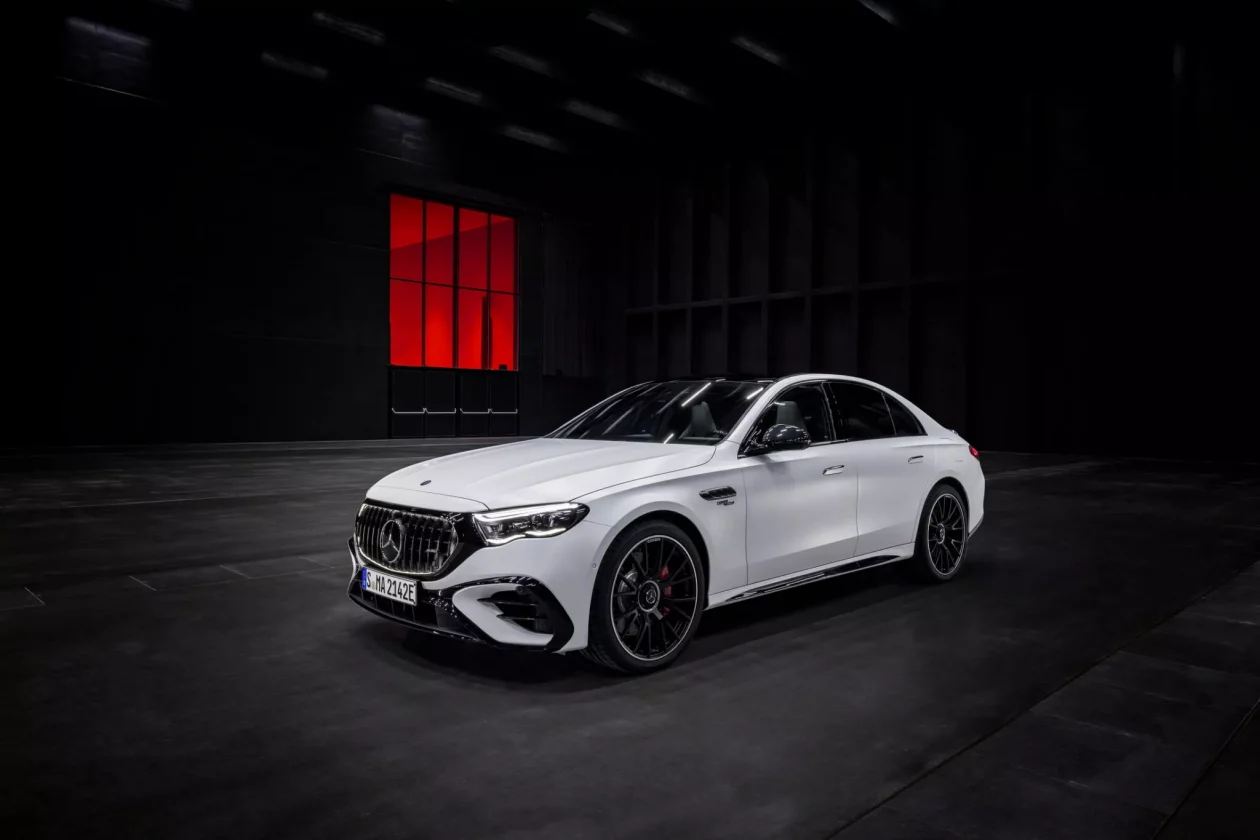 مرسيدس E-Class تحصل على فئة AMG E53 هايبرد الجديدة بقوة 612 حصان مرسيدس E-Class تحصل على فئة AMG E53 هايبرد الجديدة بقوة 612 حصان 7