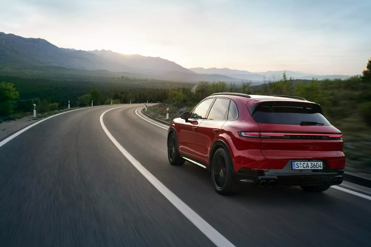 بورش كايين GTS موديل 2025 الجديد كلياً ينطلق بمحرك أقوى وداخلية أفخم وتحديثات داخلية جديدة بورش كايين GTS موديل 2025 الجديد كلياً ينطلق بمحرك أقوى وداخلية أفخم وتحديثات داخلية جديدة 15