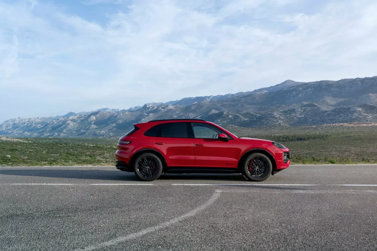 بورش كايين GTS موديل 2025 الجديد كلياً ينطلق بمحرك أقوى وداخلية أفخم وتحديثات داخلية جديدة بورش كايين GTS موديل 2025 الجديد كلياً ينطلق بمحرك أقوى وداخلية أفخم وتحديثات داخلية جديدة 16
