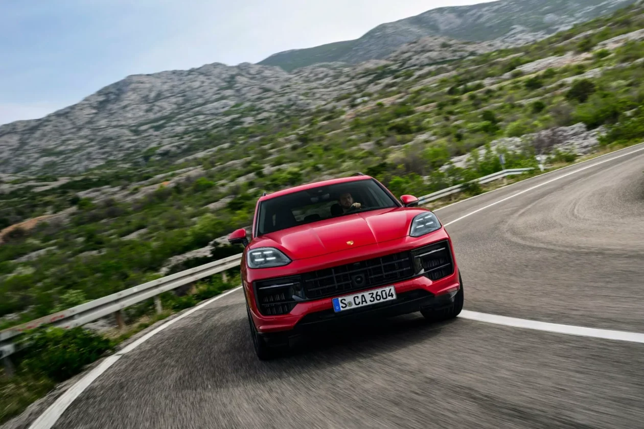 بورش كايين GTS موديل 2025 الجديد كلياً ينطلق بمحرك أقوى وداخلية أفخم وتحديثات داخلية جديدة بورش كايين GTS موديل 2025 الجديد كلياً ينطلق بمحرك أقوى وداخلية أفخم وتحديثات داخلية جديدة 5