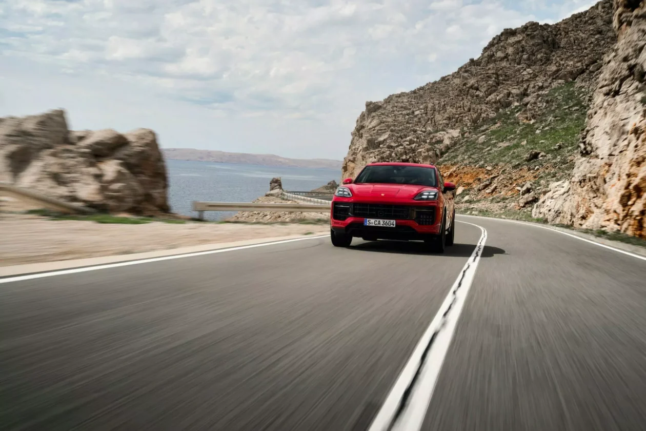 بورش كايين GTS موديل 2025 الجديد كلياً ينطلق بمحرك أقوى وداخلية أفخم وتحديثات داخلية جديدة بورش كايين GTS موديل 2025 الجديد كلياً ينطلق بمحرك أقوى وداخلية أفخم وتحديثات داخلية جديدة 8