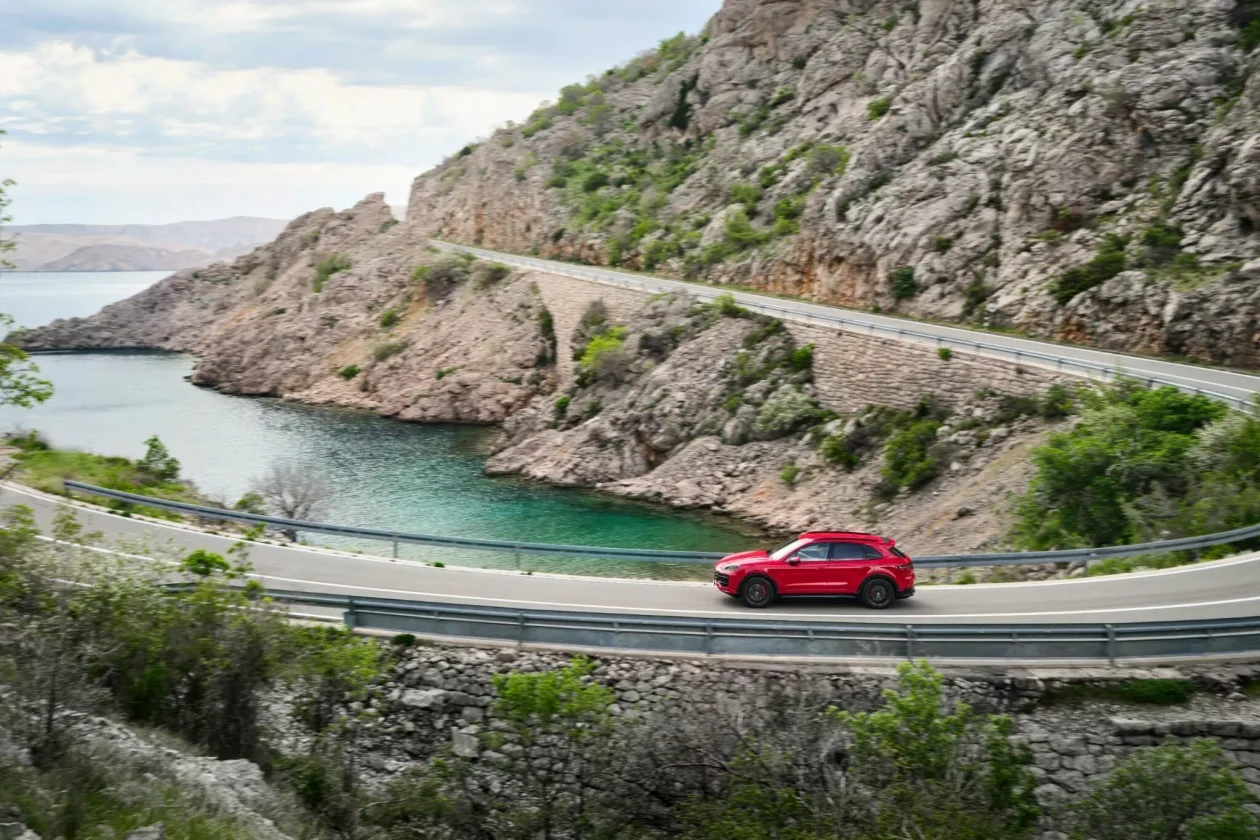 بورش كايين GTS موديل 2025 الجديد كلياً ينطلق بمحرك أقوى وداخلية أفخم وتحديثات داخلية جديدة بورش كايين GTS موديل 2025 الجديد كلياً ينطلق بمحرك أقوى وداخلية أفخم وتحديثات داخلية جديدة 9