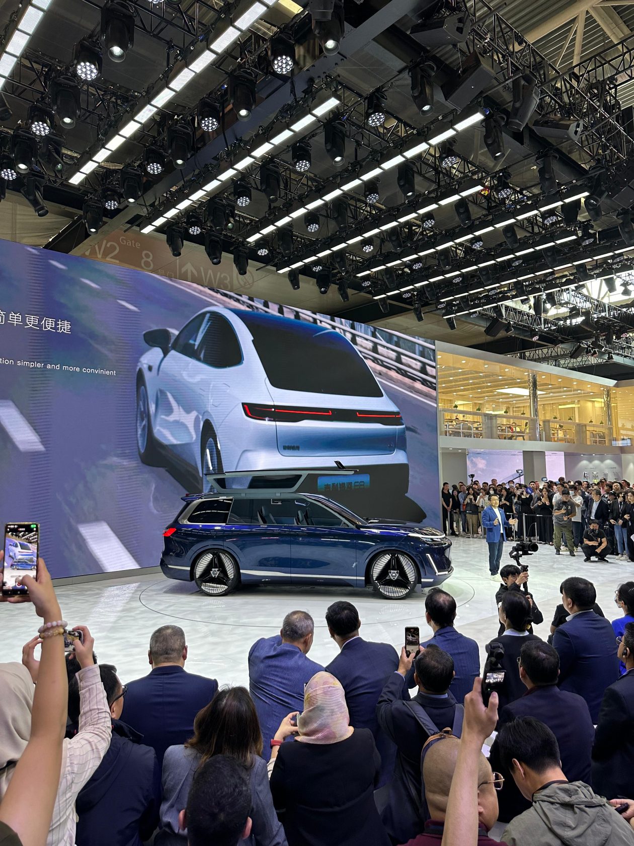 جيلي ستارشيب SUV الفاخرة الجديدة تُدشن في الصين بمحركات هجينة ثورية بمدى يتجاوز 2000 كيلومتر 3