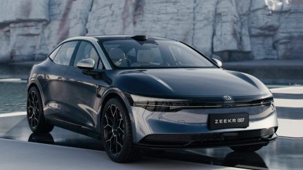 أسعار ومواصفات زيكر 007 الكهربائية تنكشف رسمياً بقوة تصل إلى 637 حصان زيكر 007 2024