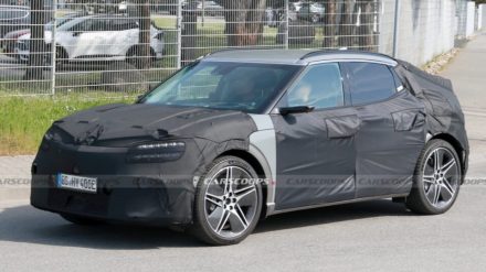 جينيسيس GV60 2025 فيس ليفت تظهر للمرة الأولى بصور تجسسية جينيسيس GV60 2025