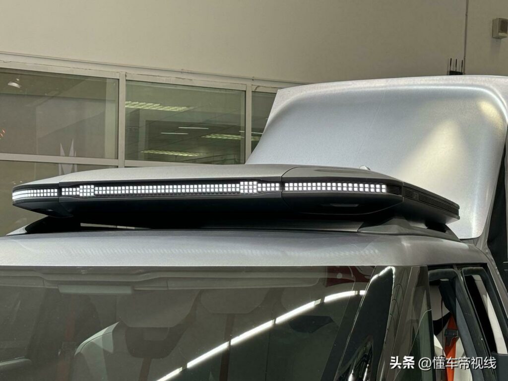 دونج فينج تكشف عن شاحنة كهربائية جديدة كلياً بقوة 1,305 حصان لمنافسة سايبرتراك دونج فينج تكشف عن شاحنة كهربائية جديدة كلياً بقوة 1,305 حصان لمنافسة سايبرتراك 9