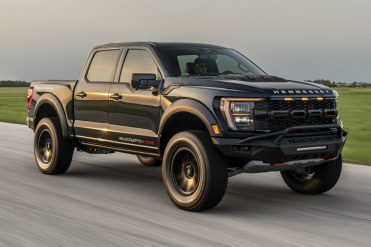 فورد F-150 رابتر R المعدلة من هينيسي بقوة تتجاوز 1,000 حصان تصل إلى خطوط الإنتاج بعدد حصري فورد F-150 رابتر R المعدلة من هينيسي