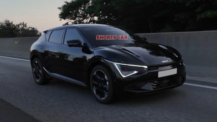 كيا EV6 2025 فيس ليفت الجديدة تظهر في صور حية للمرة الأولى كيا EV6 2025
