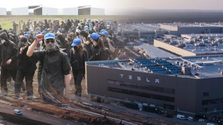 إغلاق مصنع تيسلا مؤقتاً في ألمانيا بسبب احتجاجات نشطاء المناخ لاقتحامه مصنع تيسلا في ألمانيا