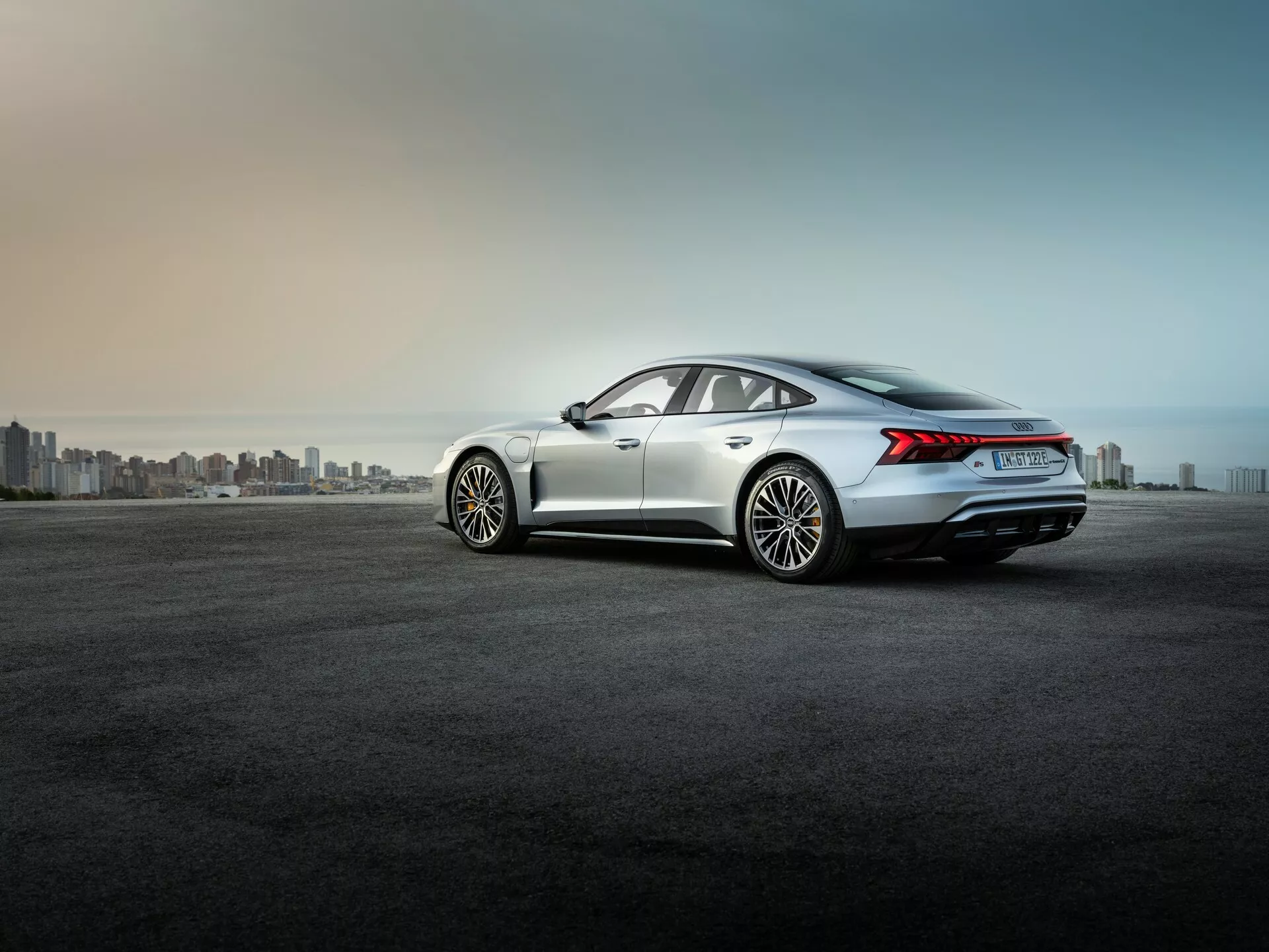 اودي اي ترون GT موديل 2025 فيس ليفت هي السيارة الأقوى في تاريخ العلامة اودي اي ترون GT موديل 2025 فيس ليفت هي السيارة الأقوى في تاريخ العلامة 12