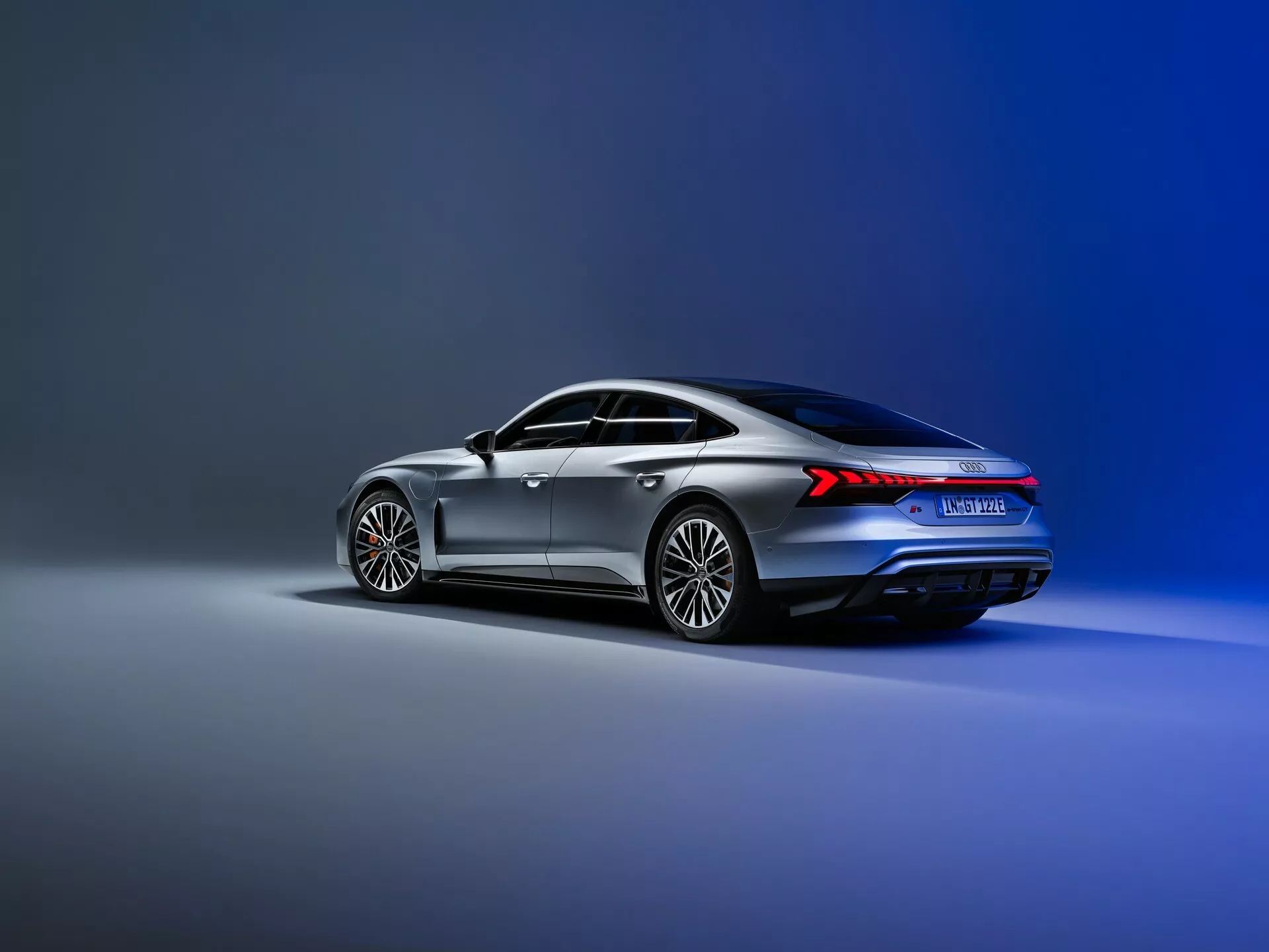 اودي اي ترون GT موديل 2025 فيس ليفت هي السيارة الأقوى في تاريخ العلامة اودي اي ترون GT موديل 2025 فيس ليفت هي السيارة الأقوى في تاريخ العلامة 4