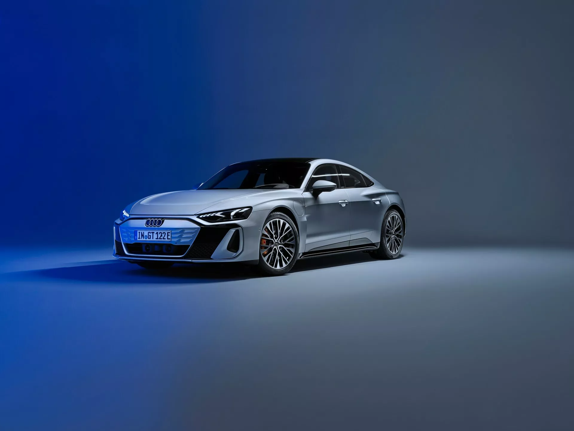 اودي اي ترون GT موديل 2025 فيس ليفت هي السيارة الأقوى في تاريخ العلامة اودي اي ترون GT موديل 2025 فيس ليفت هي السيارة الأقوى في تاريخ العلامة 6