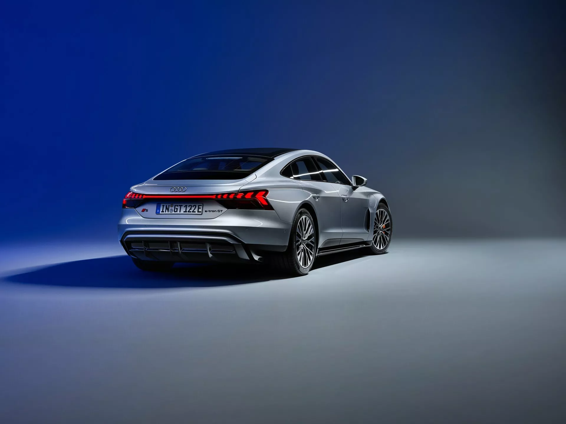 اودي اي ترون GT موديل 2025 فيس ليفت هي السيارة الأقوى في تاريخ العلامة اودي اي ترون GT موديل 2025 فيس ليفت هي السيارة الأقوى في تاريخ العلامة 7