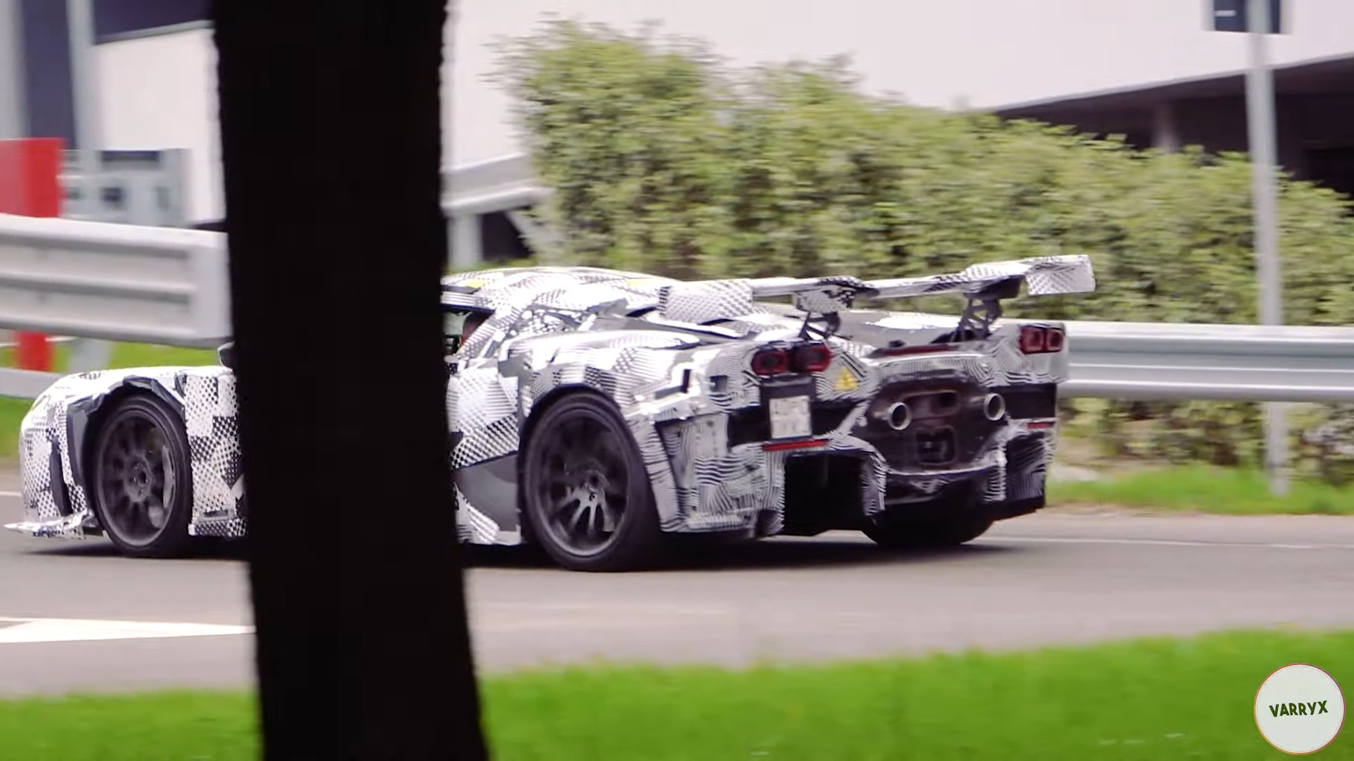 خليفة فيراري لافيراري تظهر بصورة تجسسية حديثة قبل التدشين الوشيك خليفة فيراري لافيراري