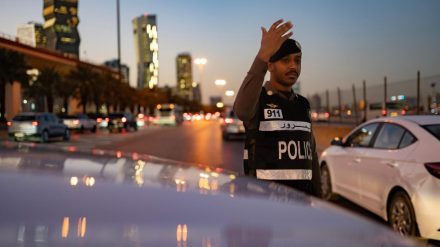 مخالفة دخول الشاحنات والمعدات الثقيلة