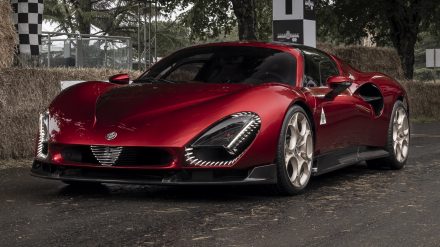 الفاروميو 33 سترادل الجديدة كلياً تظهر في مهرجان جودوود للسرعة الفاروميو 33 سترادل