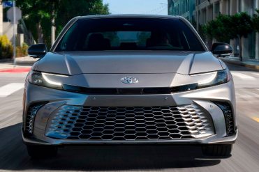 تويوتا كامري 2025 الجديدة تواصل الصدارة إليكم مبيعات السيدان الأيقونية خلال 6 سنوات أداء تويوتا كامري 2025 الجديدة في السعودية وصرفيه الكامري