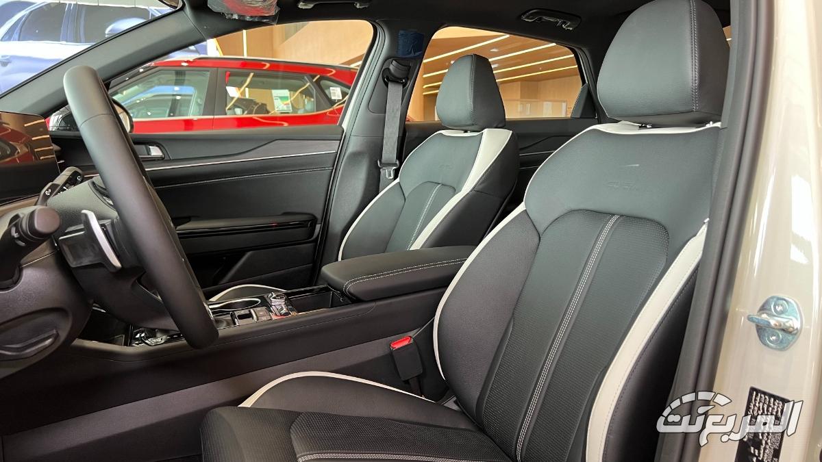 مزايا كيا K5 2025 التي أعجبتنا في السعودية مزايا كيا K5 2025 التي أعجبتنا في السعودية 4