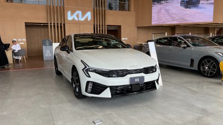 مزايا كيا K5 2025 التي أعجبتنا في السعودية مزايا كيا K5 2025 التي أعجبتنا في السعودية