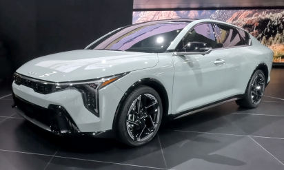 كيا K4 2025 الجديدة تنطلق في أمريكا وهذه أسعارها كيا K4 2025 الجديدة بديلة سيراتو تنطلق في أمريكا وهذه أسعارها