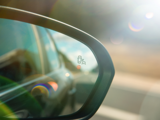 نظام مراقبة المنطقة العمياء في السيارات: كيف يعمل وأهميته نظام مراقبة المنطقة العمياء