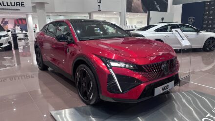 عروض اليوم الوطني 2024 للسيارات على موديلات بيجو قسطها بسعر الكاش واسترداد نقدي عروض بيجو 2024