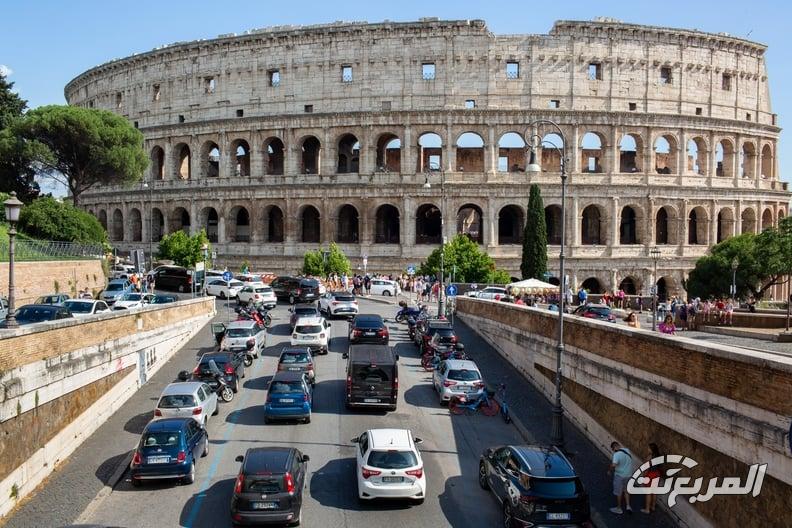 إيطاليا تحذر من انهيار صناعة السيارات الأوروبية بسبب قرار حظر البنزين والديزل في 2035